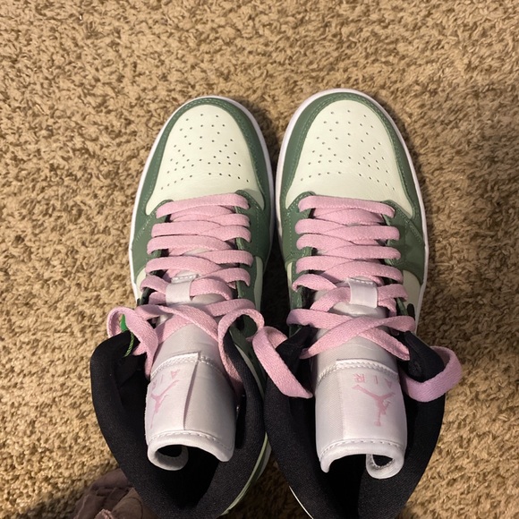 Jordan Shoes - Dutch Green Air Jordan 1s